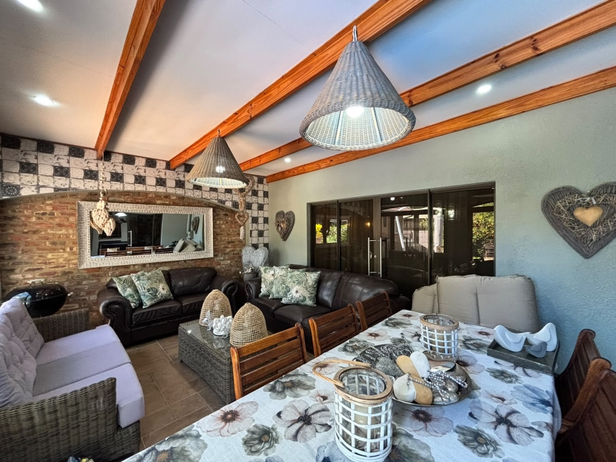4 Bedroom Property for Sale in Grimbeeck Park North West